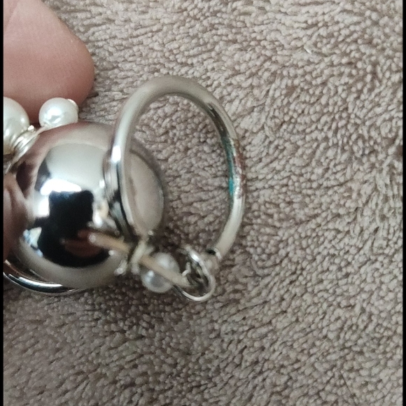 Holt Renfrew earring - Picture 3 of 3